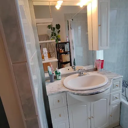 Chambre Sur Dans Maison Chez L'habitant *