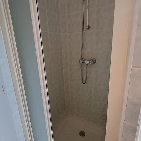 Chambre Sur Dans Maison Chez L'habitant Hotel Bayonne